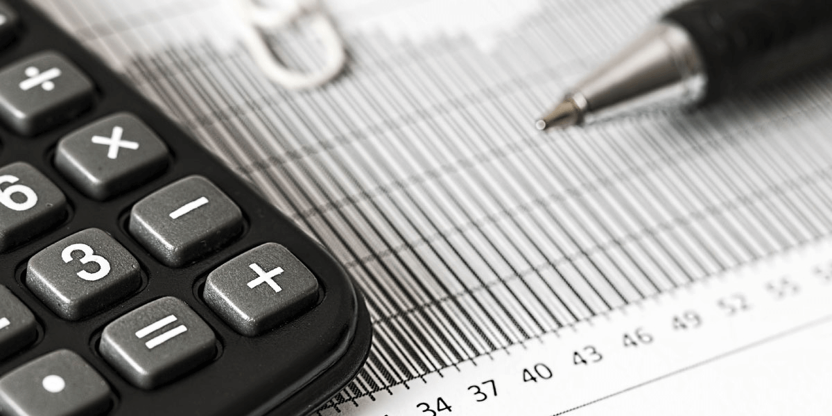 calculator and pen calculating dividend income